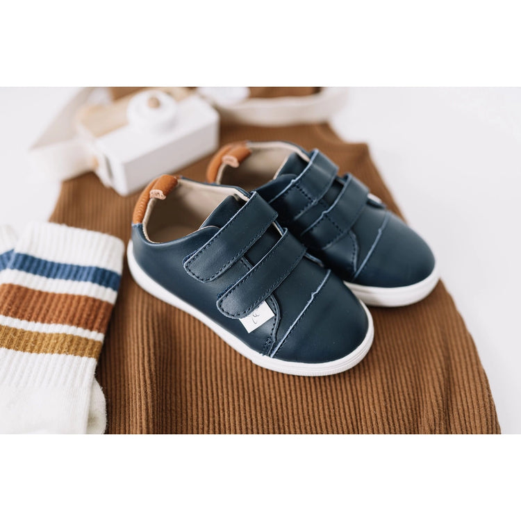 Casual Navy Low Top size 5